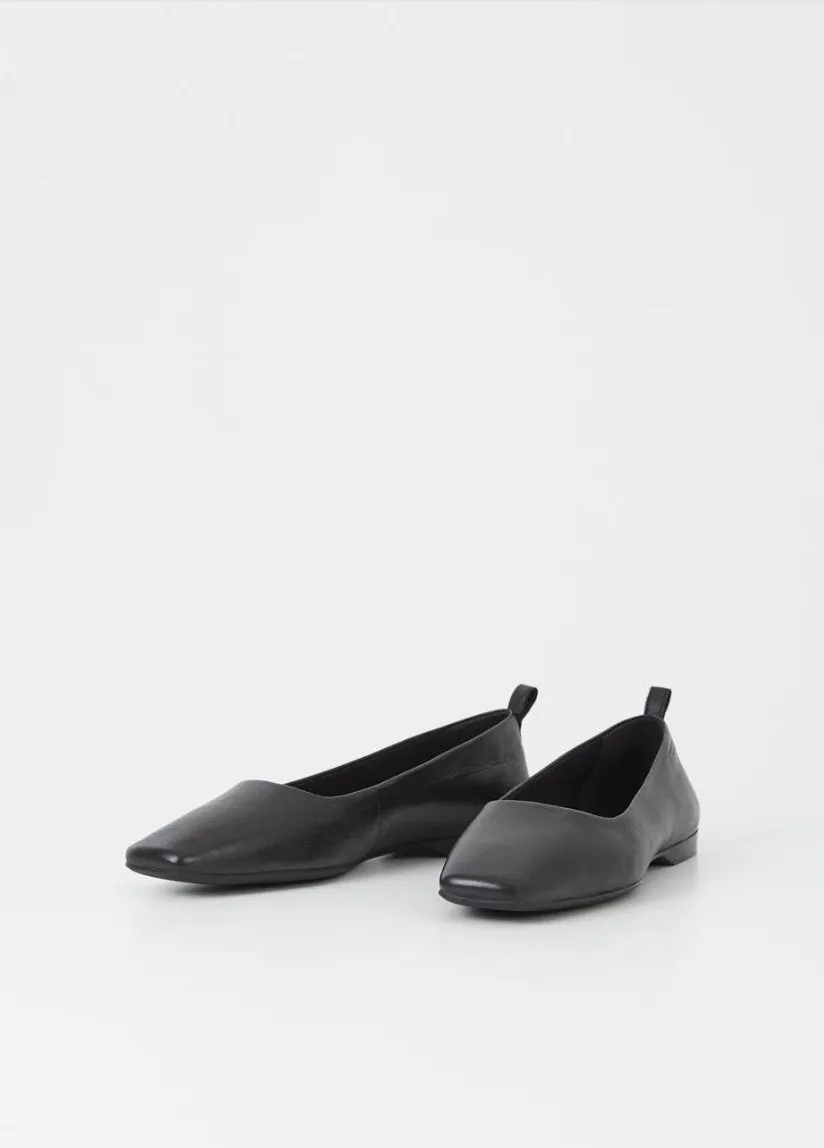 Delia flat Leather Black - Vagabon