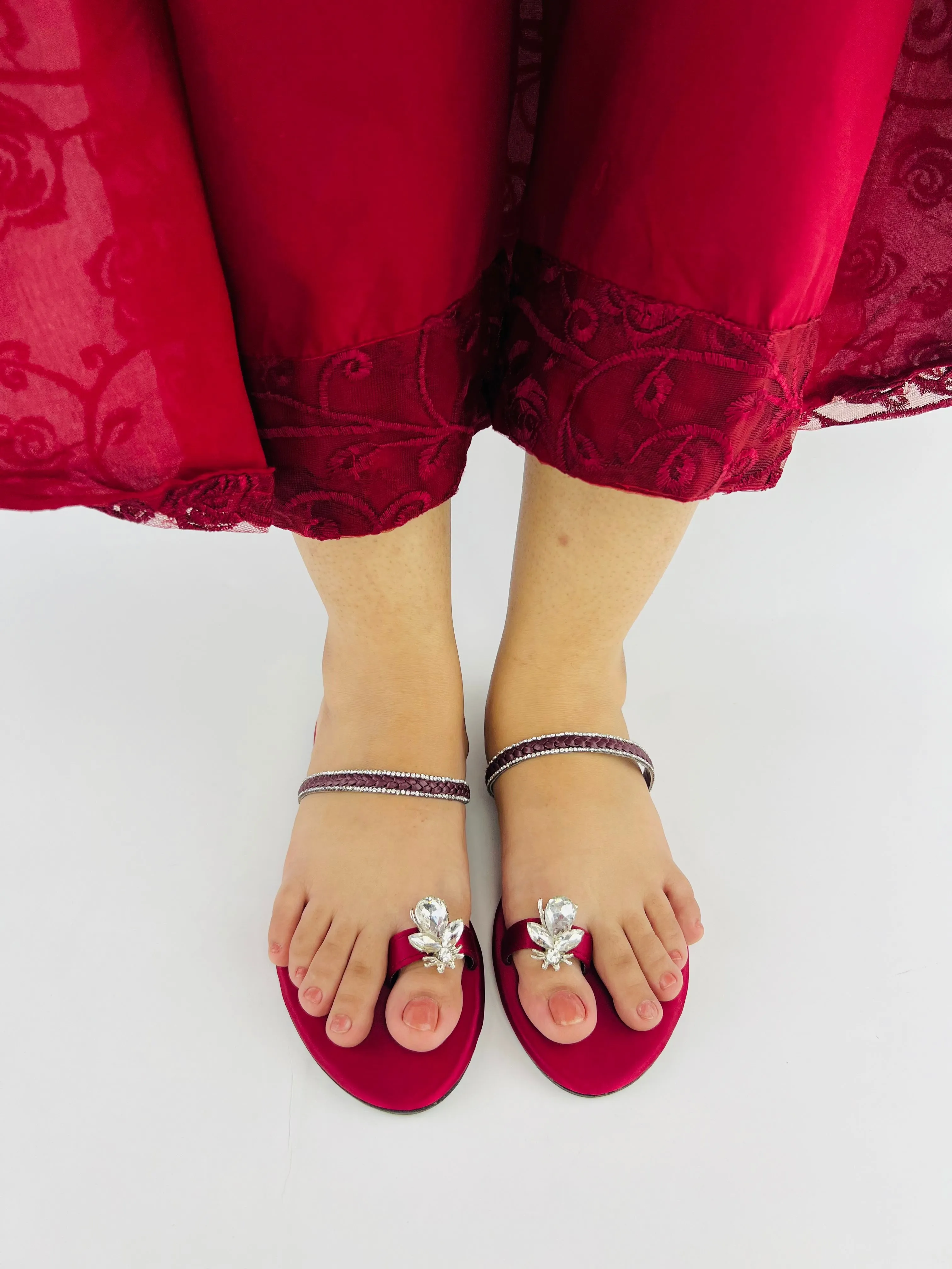 Maaya Toe Ring Diamond Bee Maroon Mash Scarlet Summer Flats