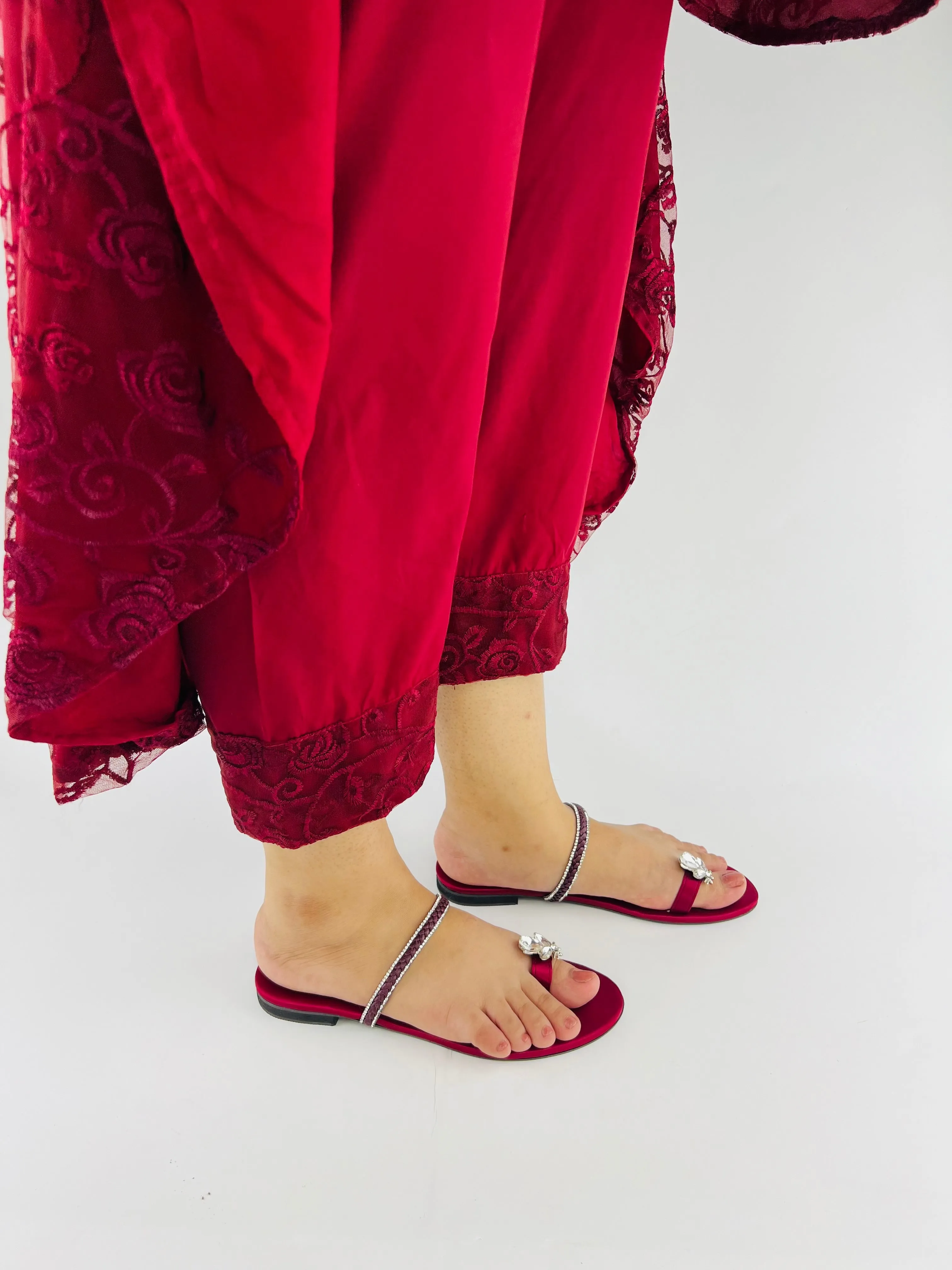 Maaya Toe Ring Diamond Bee Maroon Mash Scarlet Summer Flats