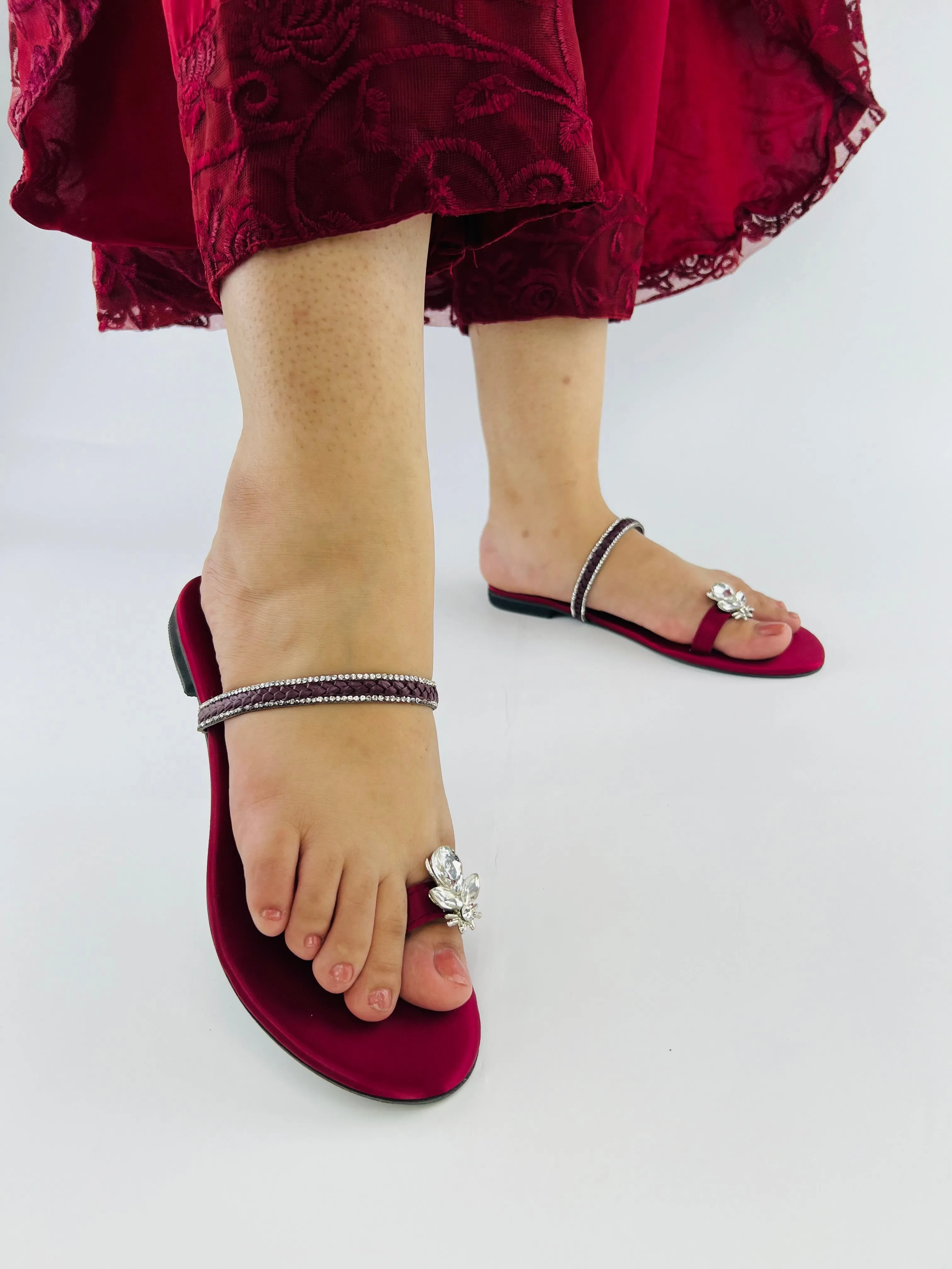 Maaya Toe Ring Diamond Bee Maroon Mash Scarlet Summer Flats