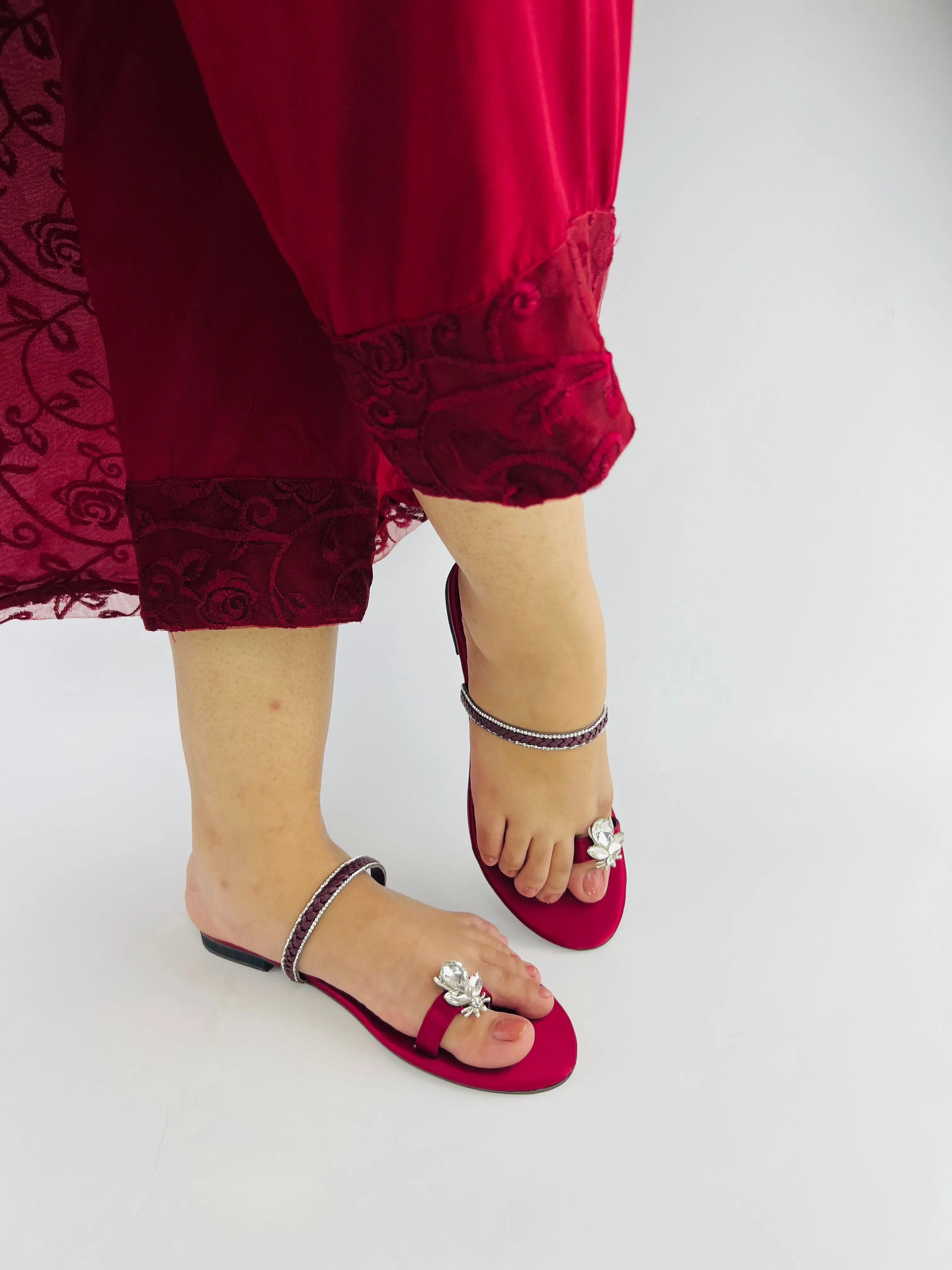 Maaya Toe Ring Diamond Bee Maroon Mash Scarlet Summer Flats