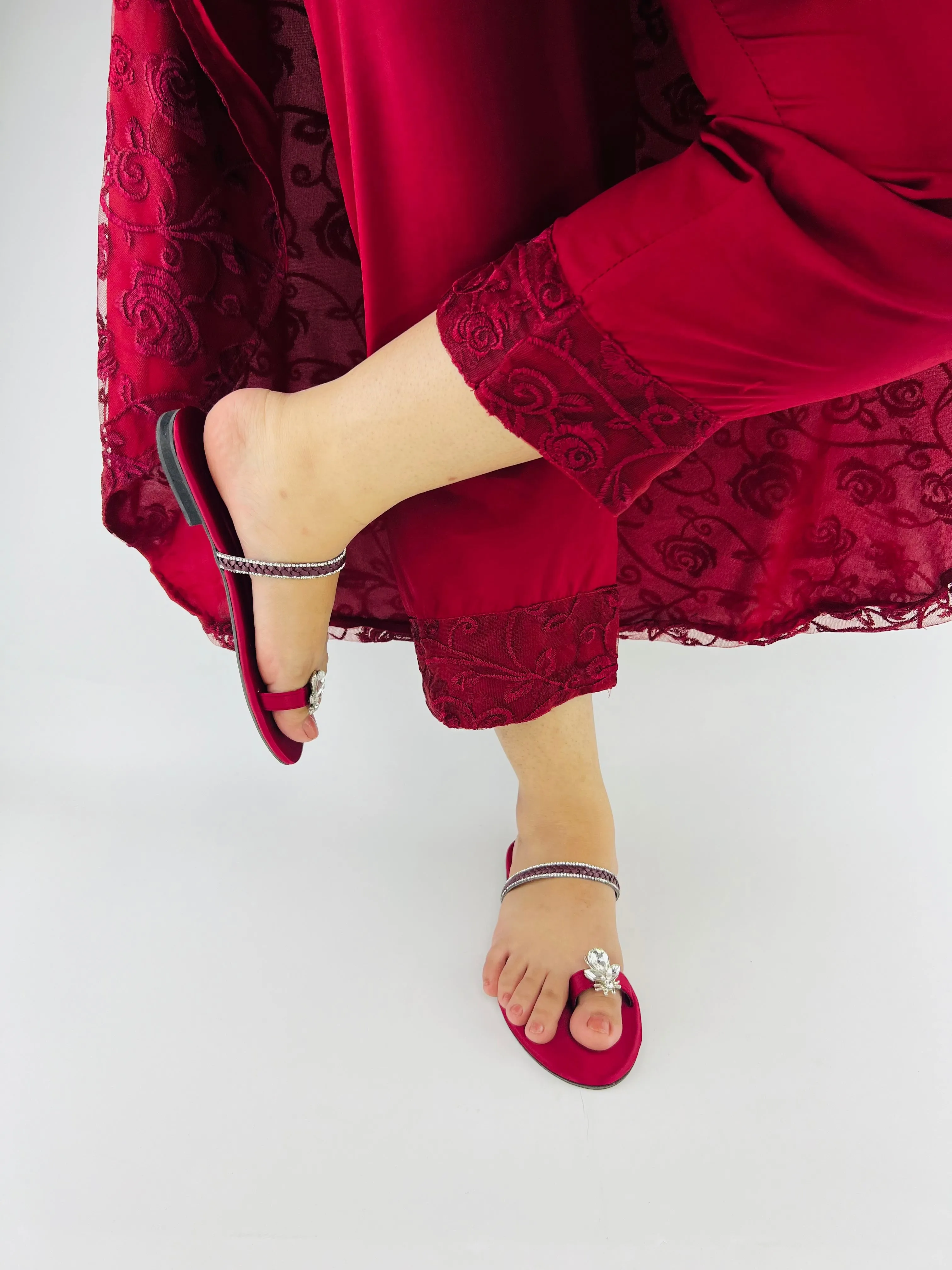 Maaya Toe Ring Diamond Bee Maroon Mash Scarlet Summer Flats