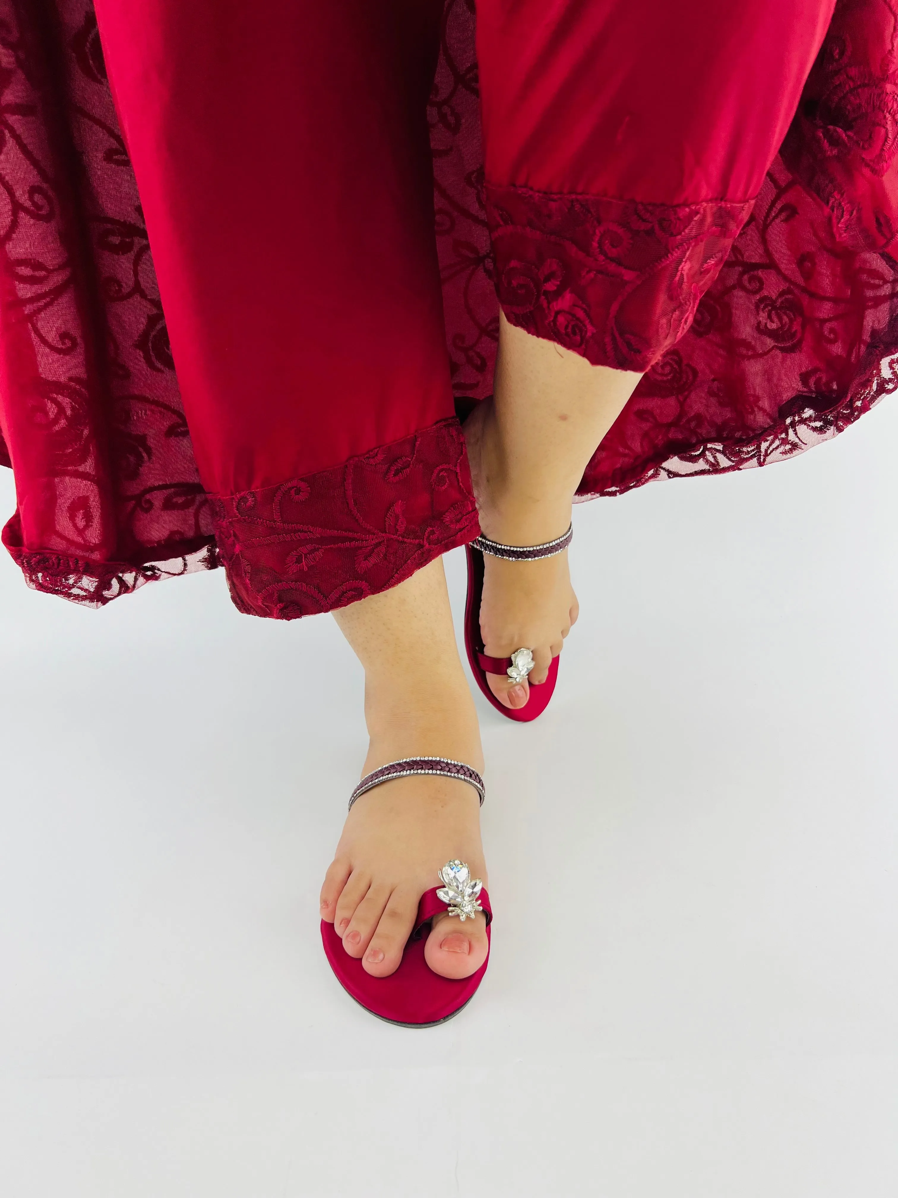 Maaya Toe Ring Diamond Bee Maroon Mash Scarlet Summer Flats