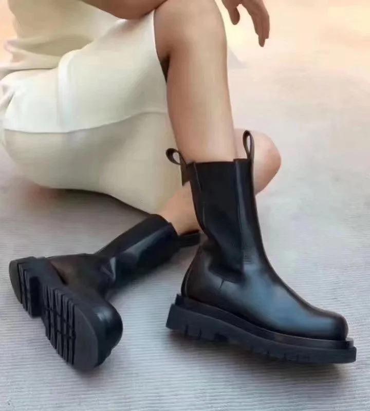 MONA BOTTAZA MEZIZO LEATHER CHELSEA BOOTS IN BLACK