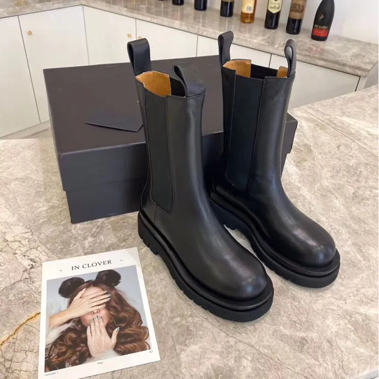 MONA BOTTAZA MEZIZO LEATHER CHELSEA BOOTS IN BLACK