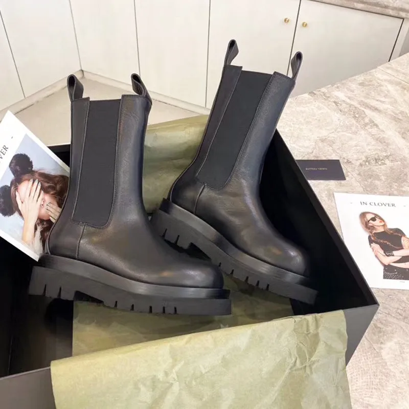 MONA BOTTAZA MEZIZO LEATHER CHELSEA BOOTS IN BLACK